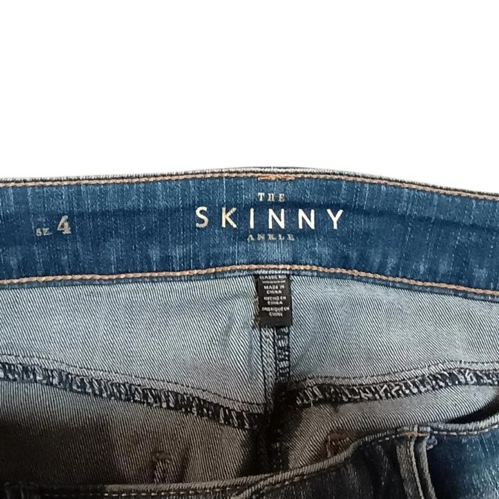 White House Black Market Elegant Embroidered Denim Jeans Women's Size 4 - Picture 2 of 3